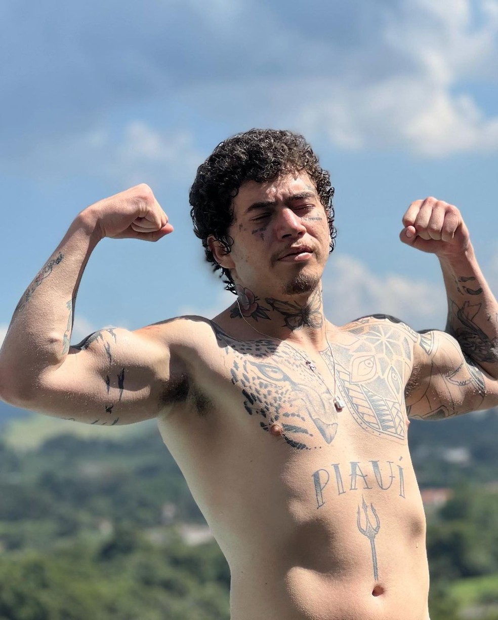 Whindersson Nunes mostra músculos, nariz sangrando e imersão em gelo em  meio a treino para luta de boxe