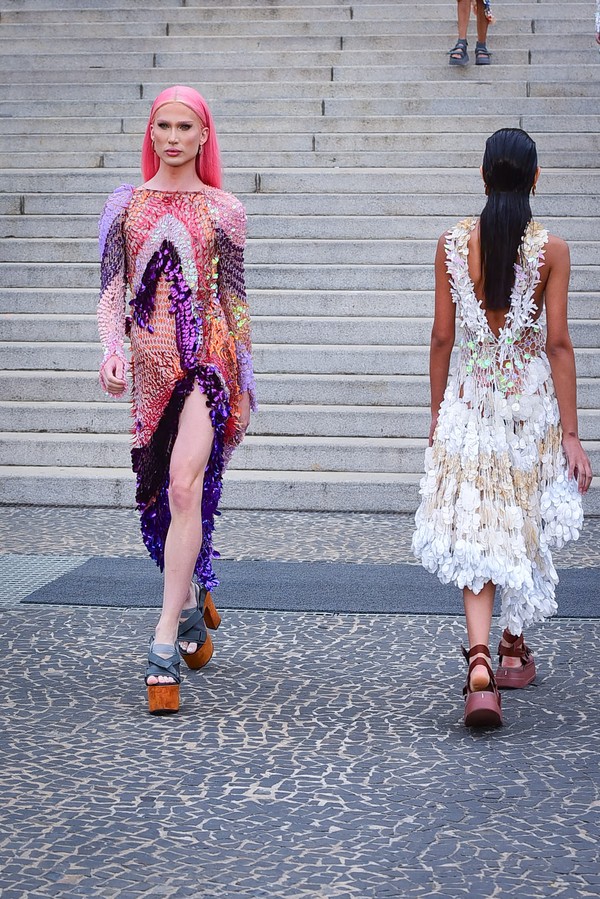 Após fazer história em Paris, Halessia desfila na SPFW