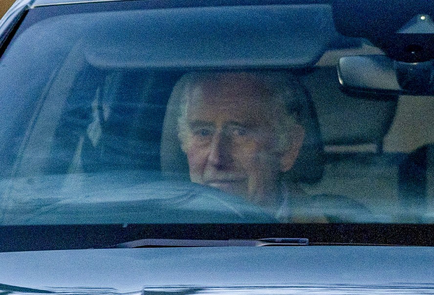 Rei Charles dirige em propriedade real após visita de 24 horas de ...