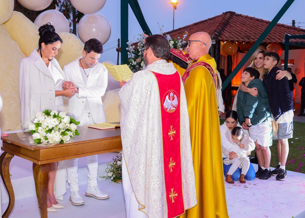 Graciele Lacerda e Zezé Di Camargo se casam em chá revelação — Foto: Manuela Scarpa/Brazil News