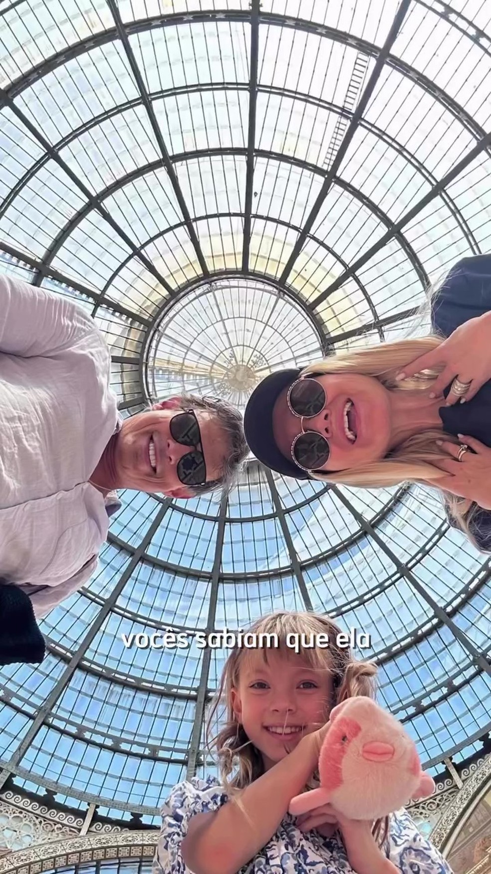 Eliana abre álbum das férias com Adriano Ricco, a filha, Manuela, e sem o filho, Arthur — Foto: Reprodução/Instagram
