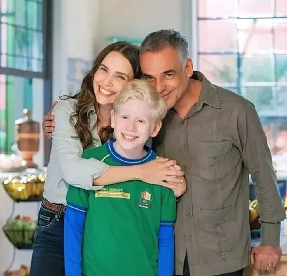 Débora Falabella mostra hematoma após treino para cena de 'Terra e Paixão'