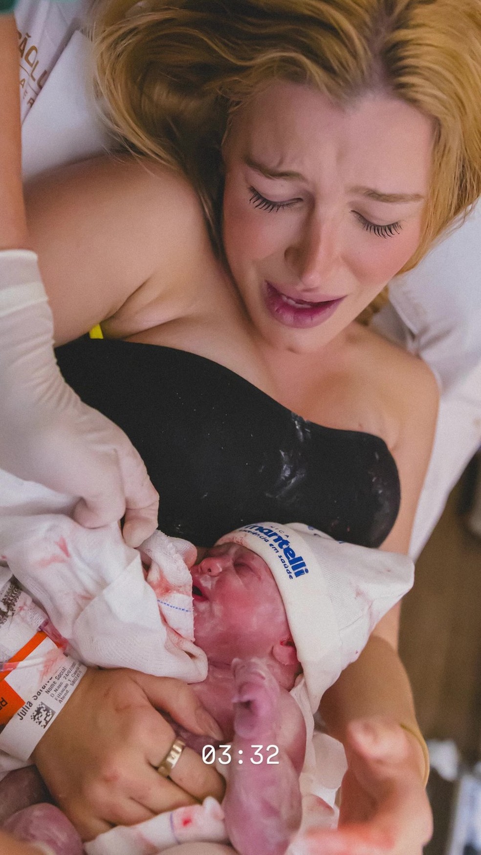 Luigi Cesar posta diário de parto de Luiza, sua filha com Júlia Vieira — Foto: Reprodução/Instagram