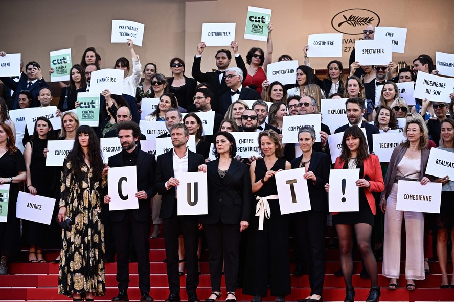400 profissionais do cinema fazem protesto em Cannes