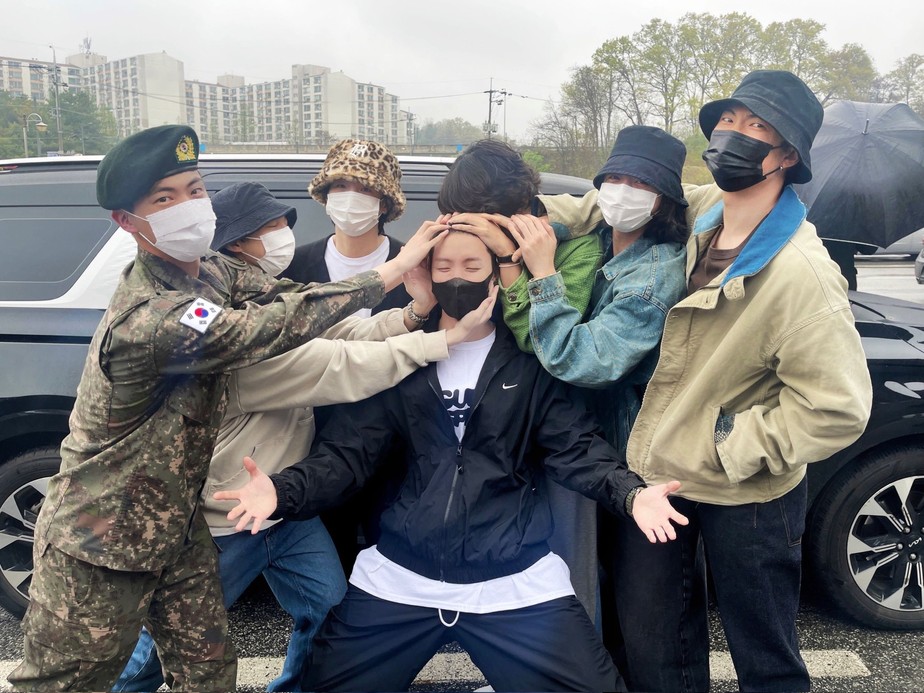Jay (iKON) anuncia alistamento militar