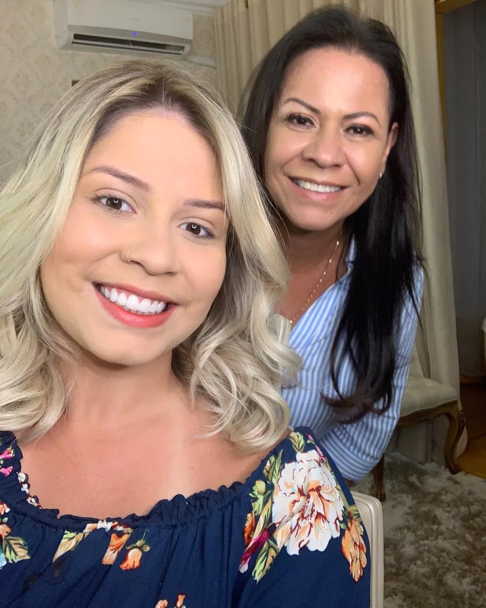 Marília Mendonça e a mãe, Ruth Moreira — Foto: Reprodução/Instagram