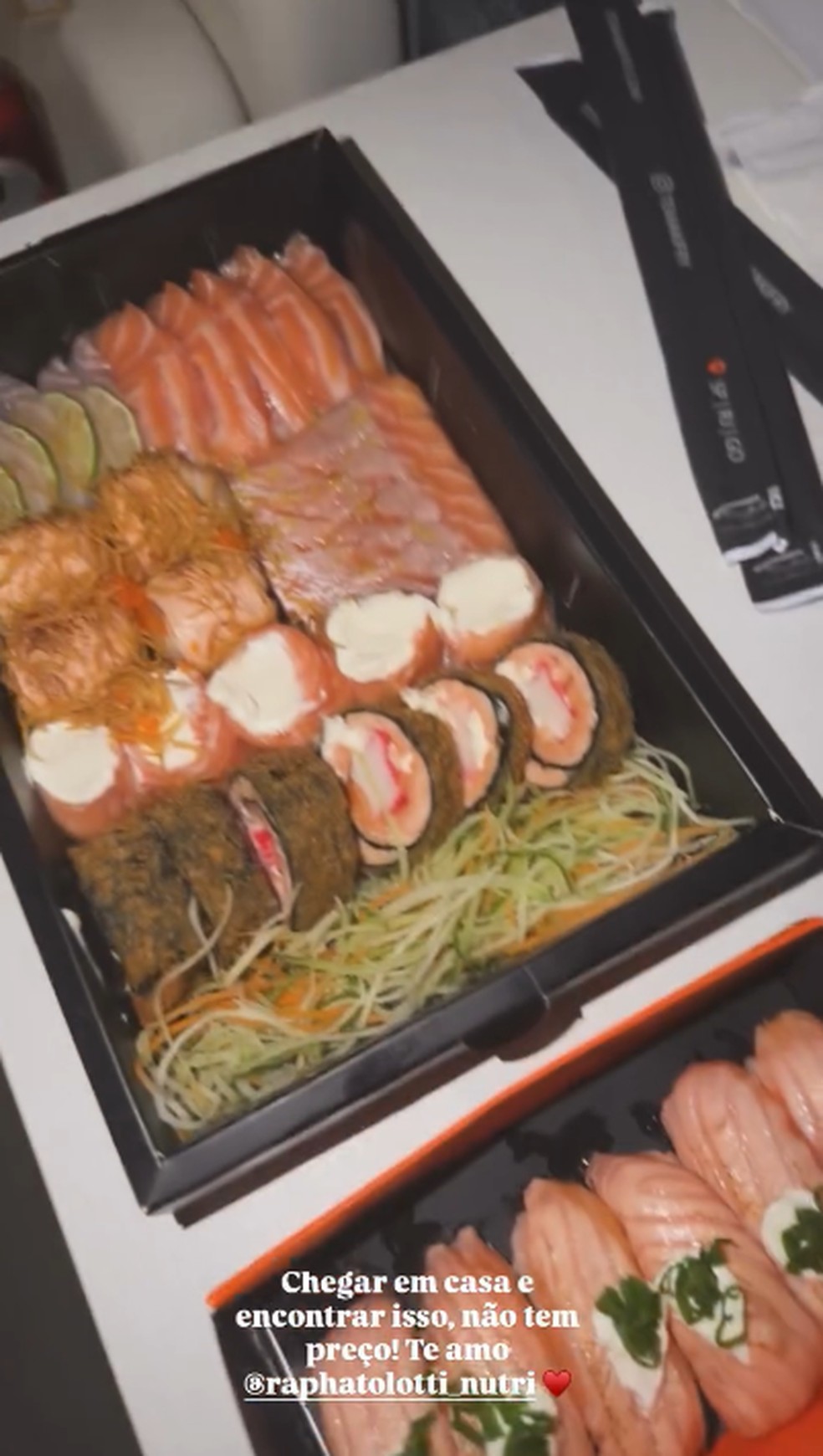 Matheus Vargas mostrou surpresa que ganhou da namorada — Foto: Reprodução/Instagram