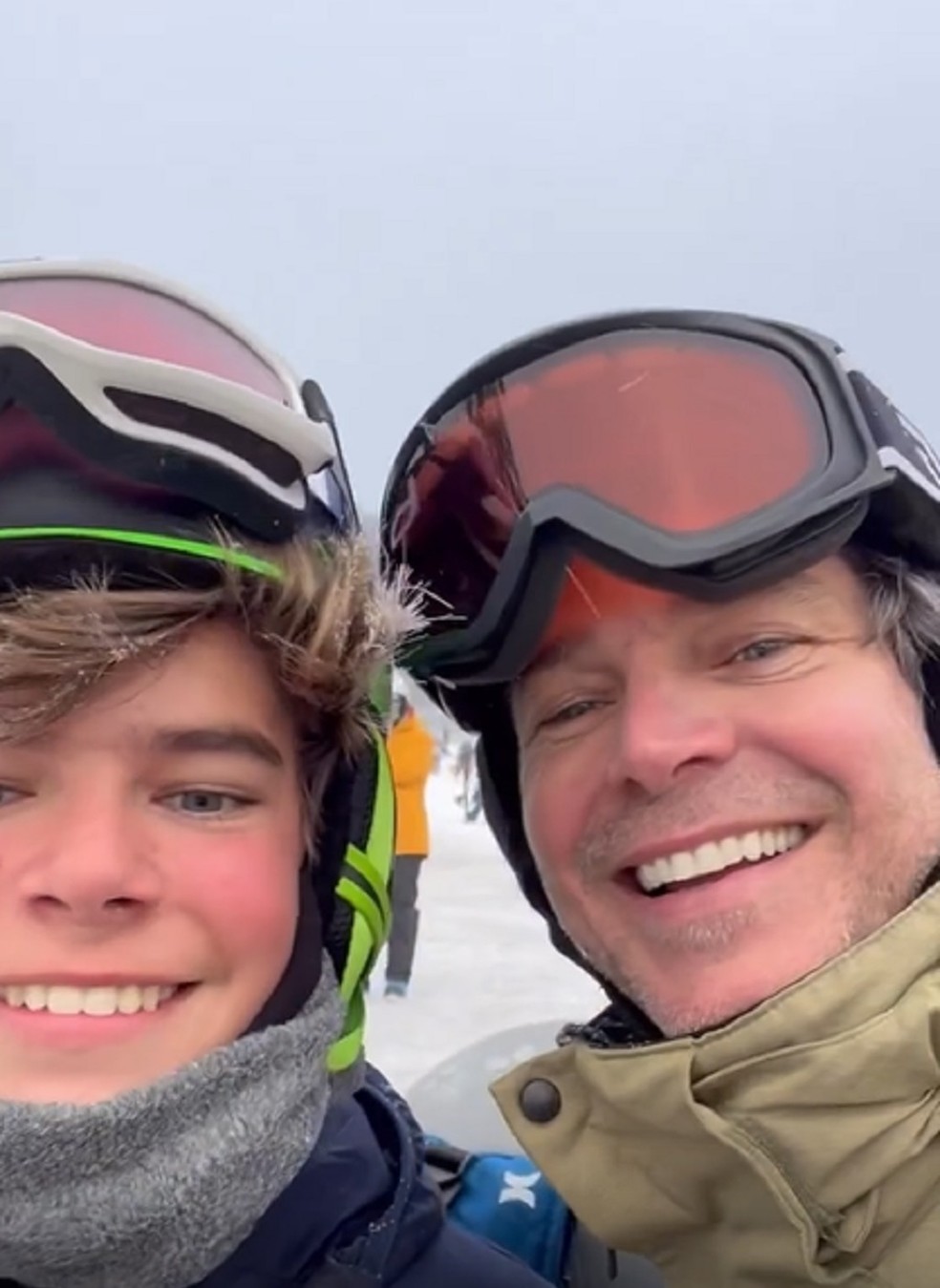 Erik Marmo e o filho mais velho, Daniel, de 14 anos — Foto: Reprodução/Instagram