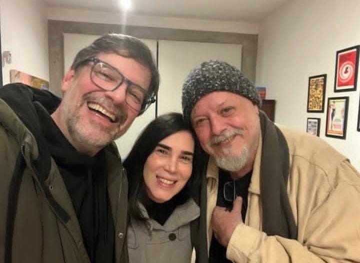 Roney Facchini teve 'uma despedida feliz' com ida ao teatro e encontro com amigos - Foto