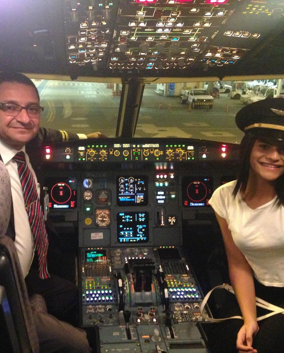 Vitória Dias Medeiros e o pai, Geraldo Medeiros Júnior, piloto do avião que levava Marília Mendonça — Foto: Instagram