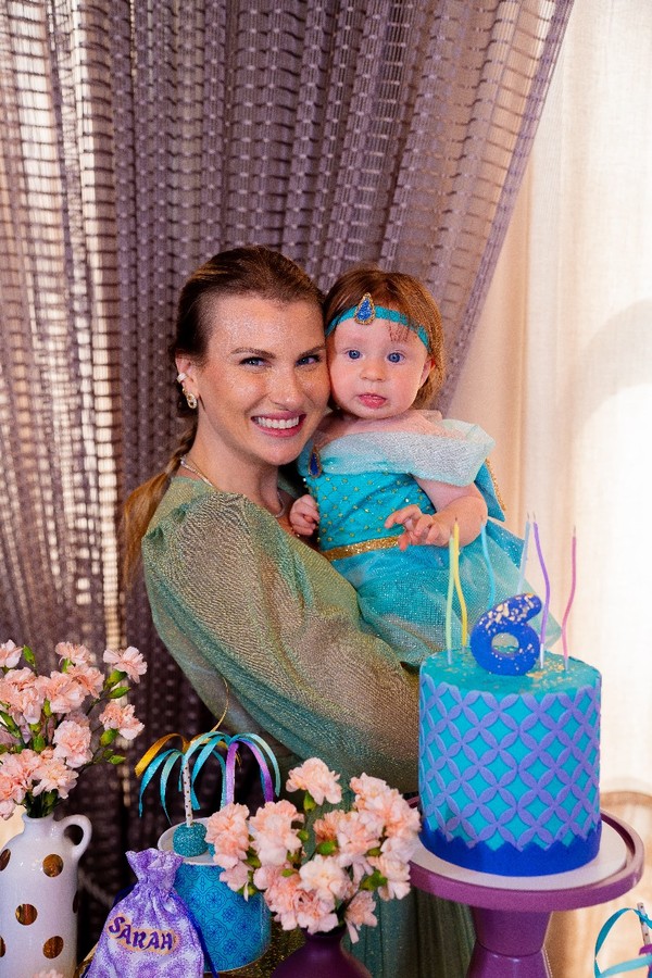 Julio Rocha e família celebram 6 meses da caçula, e web cita semelhança ...