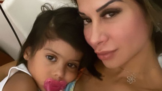 Maíra Cardi se surpreende com comentário de filha após mostrar uma foto de seu corpo em 2015