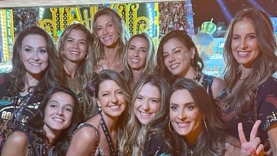 Gisele Bündchen mostra irmãs e amigas com quem curtiu Carnaval no Rio