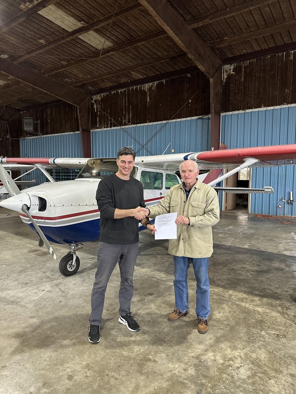 Guy Kapulnik recebeo certificado como instrutor de voos da Aviation Academy of Louisiana em janeiro de 2025 — Foto: Reprodução/Facebook Aviation Academy of Louisiana