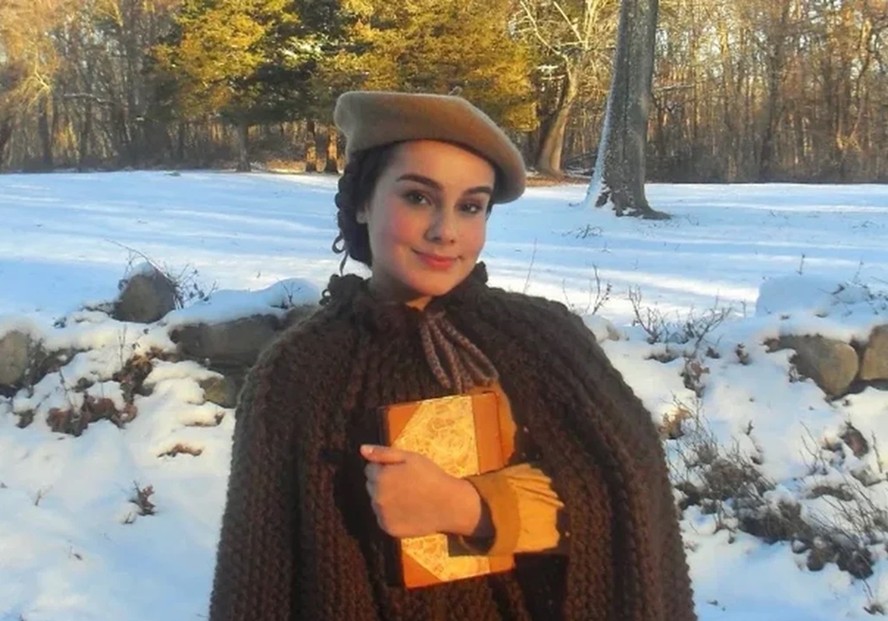 Sienne Belle caracterizada para o filme 'The Fox Sisters'
