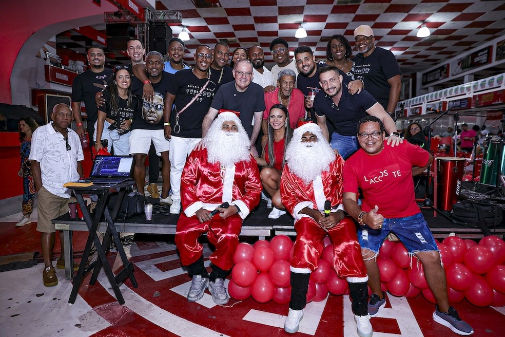 Viviane Araujo em festa de Natal no Salgueiro — Foto: Anderson Bordê/AgNews