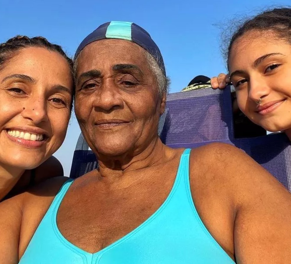 Camila Pitanga com a mãe, Vera Manhães, e a filha, Antonia — Foto: Reprodução/Instagram