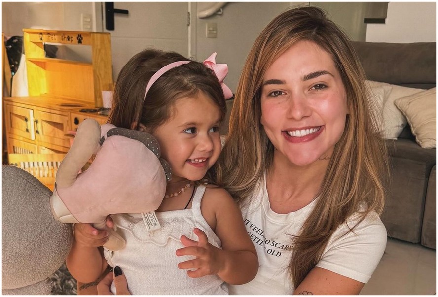 Virginia Fonseca se derrete por Maria Alice, e web alfineta: 'Gosta mais da  primogênita'