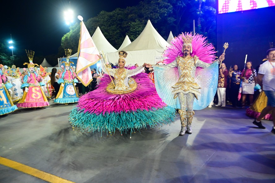 Desfile da Rosas de Ouro no Carnaval 2025