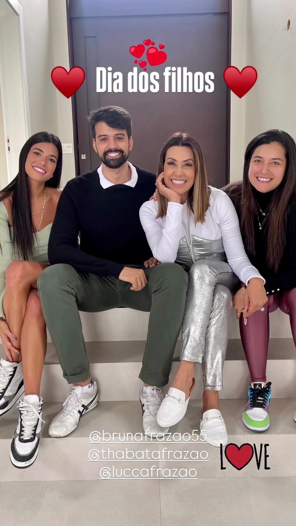 Thabata Frazão, Lucca Frazão, Solange Frazão e Bruna Frazão — Foto: Reprodução/Instagram