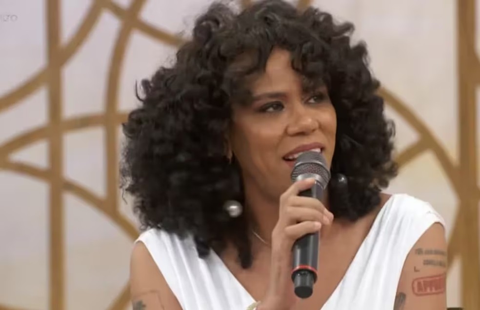 Valéria Barcellos participa do 'Encontro' — Foto: TV Globo