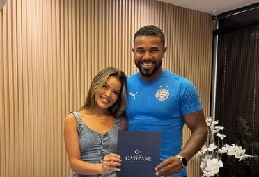 Davi Brito, do BBB 24, se casa usando camisa do Bahia um mês após assumir romance