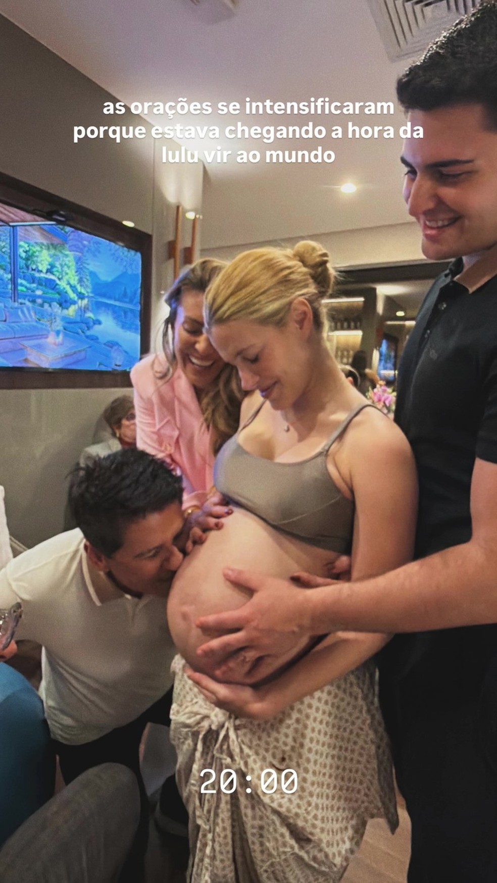 Luigi Cesar posta diário de parto de Luiza, sua filha com Júlia Vieira — Foto: Reprodução/Instagram