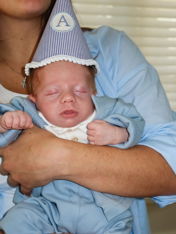 Luma Cesar, filha de Elaine Mickely e Cesar Filho, comemora o primeiro ...