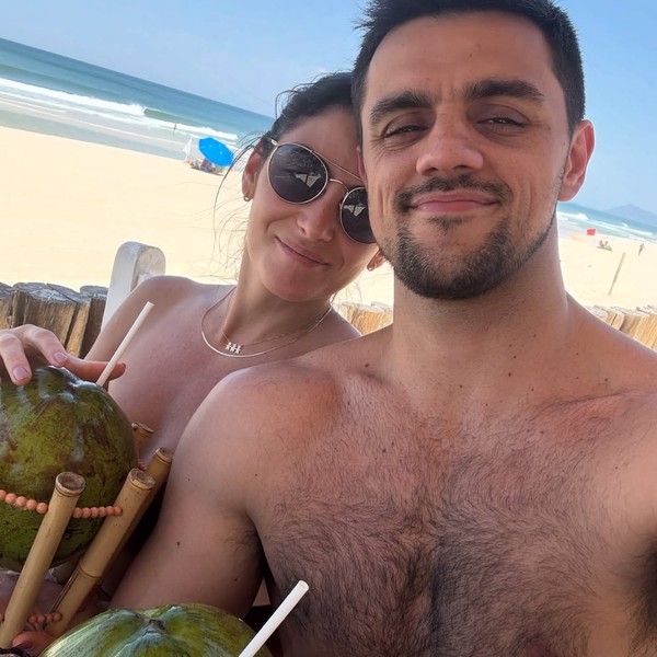 Felipe Simas ganha declaração sincerona da esposa: 'Fomos aprendendo a ...