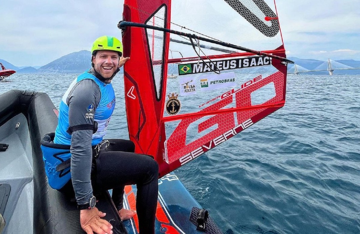 Velejador Mateus Isaac relembra início pelo pai e desafios antes das Olimpíadas: ‘Esporte que muda muito’ | Olimpíadas