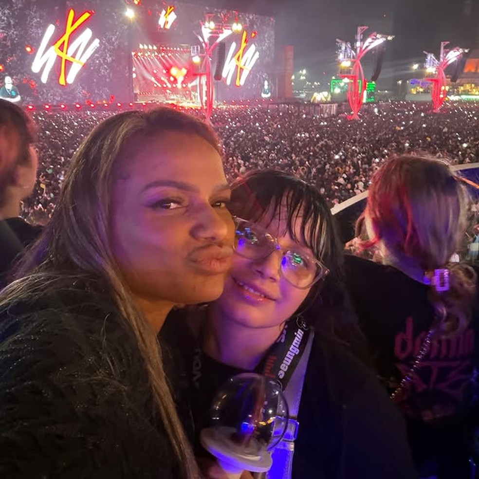 Quitéria Chagas e a filha Elena no Rock in Rio — Foto: Reprodução/Instagram