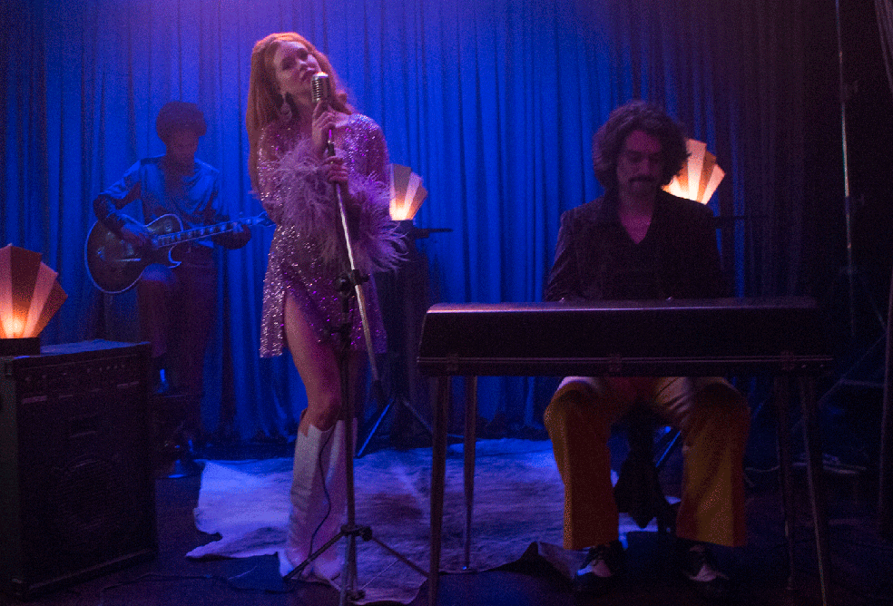 Marina Ruy Barbosa interpreta a cantora Ana Alves na série — Foto: Divulgação