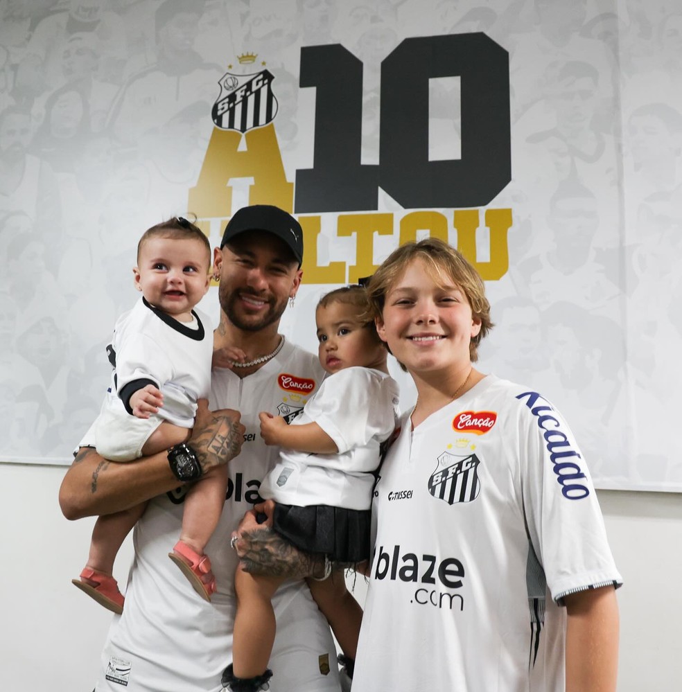 Neymar e os filhos: Davi Lucca, Mavie e Helena — Foto: Reprodução/ Instagram
