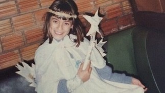 Andressa Urach aos 7 anos, caracterizada como anjinho para uma apresentação em 1994 — Foto: Arquivo pessoal