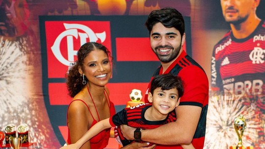 Aline Dias comemora aniversário do filho com festa inspirada no Flamengo