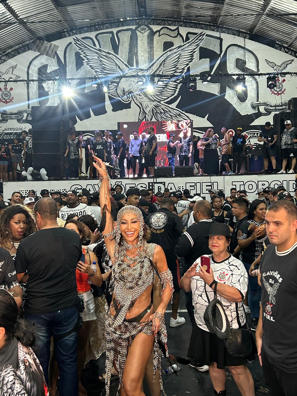 Sabrina Sato em ensaio como rainha de bateria da Gaviões da Fiel — Foto: Júlia Andrade/Quem