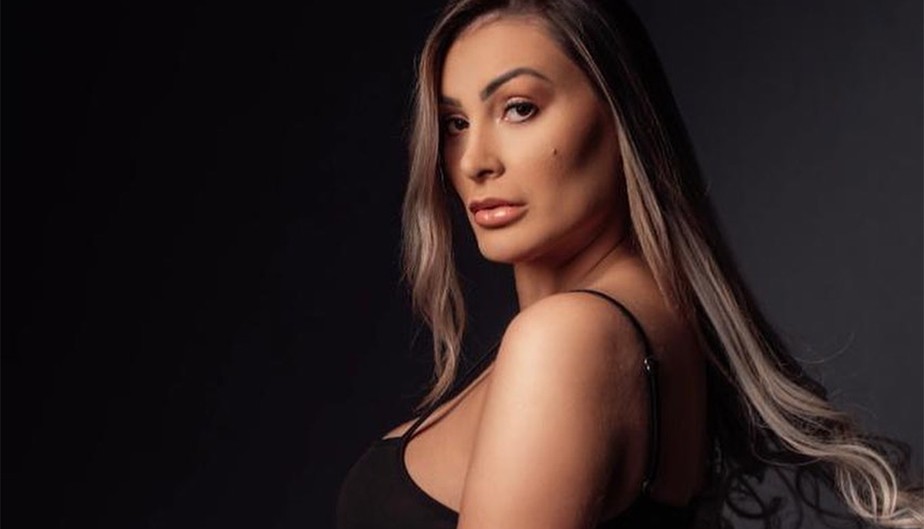 Andressa Urach diz que já transou com 6 ao mesmo tempo: Isso que é festa