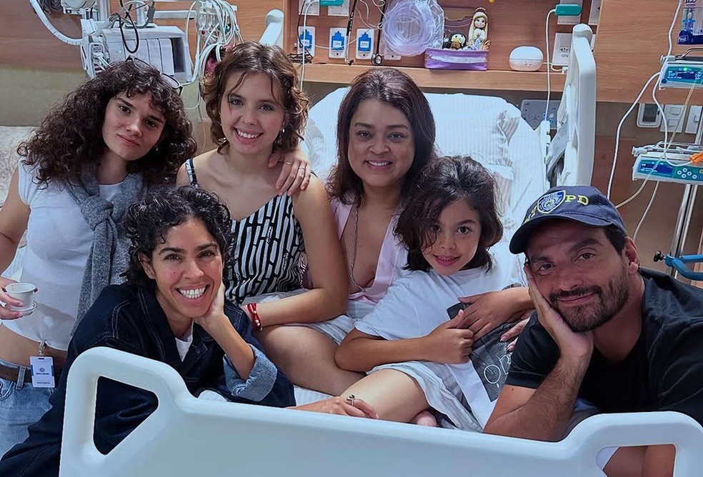 Preta Gil recebe visita da família no Sírio-Libanês — Foto: Reprodução/Instagram