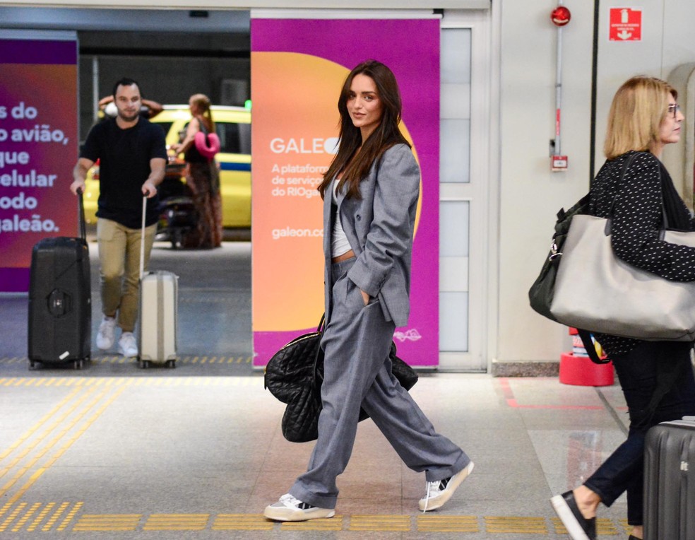 Rafa Kalimann embarca no Rio para emendar Festival de Veneza e viagem a NY