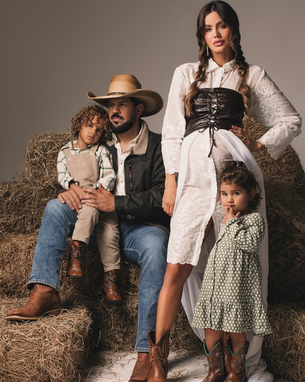 Biah Rodrigues e Sorocaba com filhos — Foto: Reprodução/Instagram
