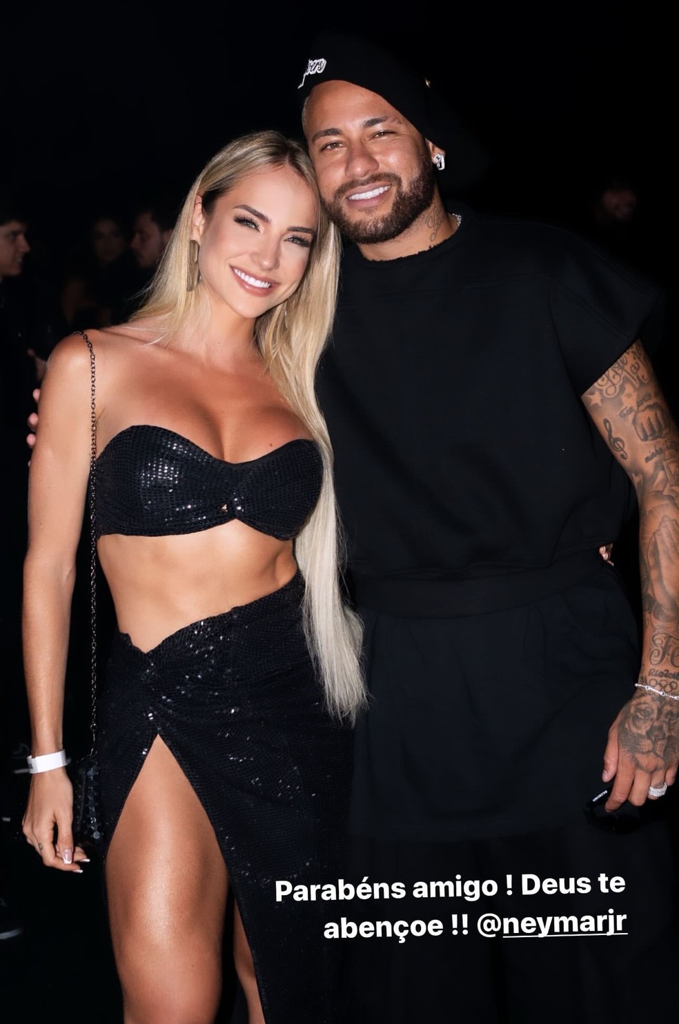 Neymar recebe Gabi Martins em seu aniversrio de 32 anos  Foto: Gabriel Queiroz