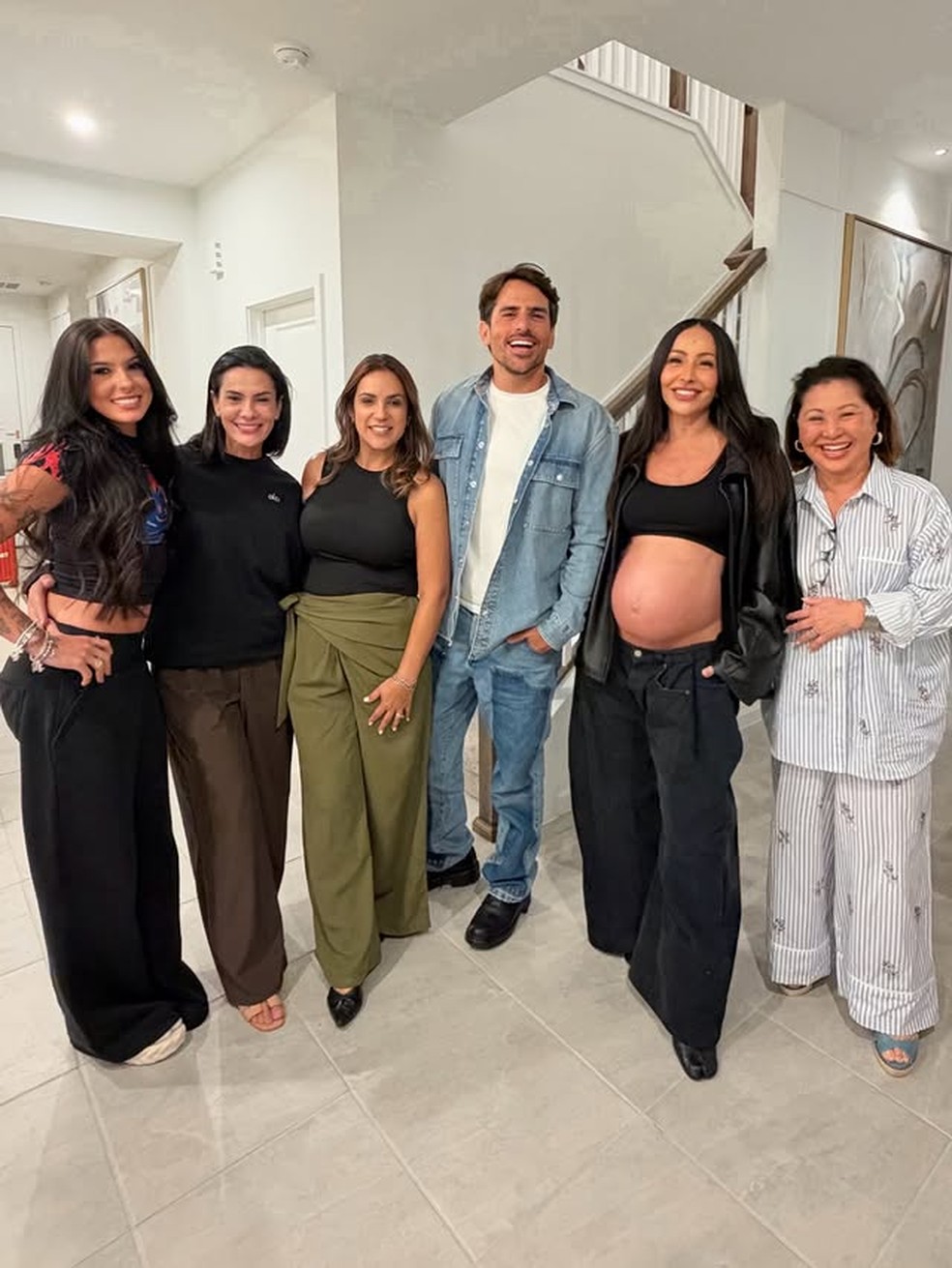 Ana Castela, Michele Castela, Rodrigo Branco,  Vivian Branco, Sabrina Sato e Kika Sato em Orlando — Foto: Reprodução/Instagram