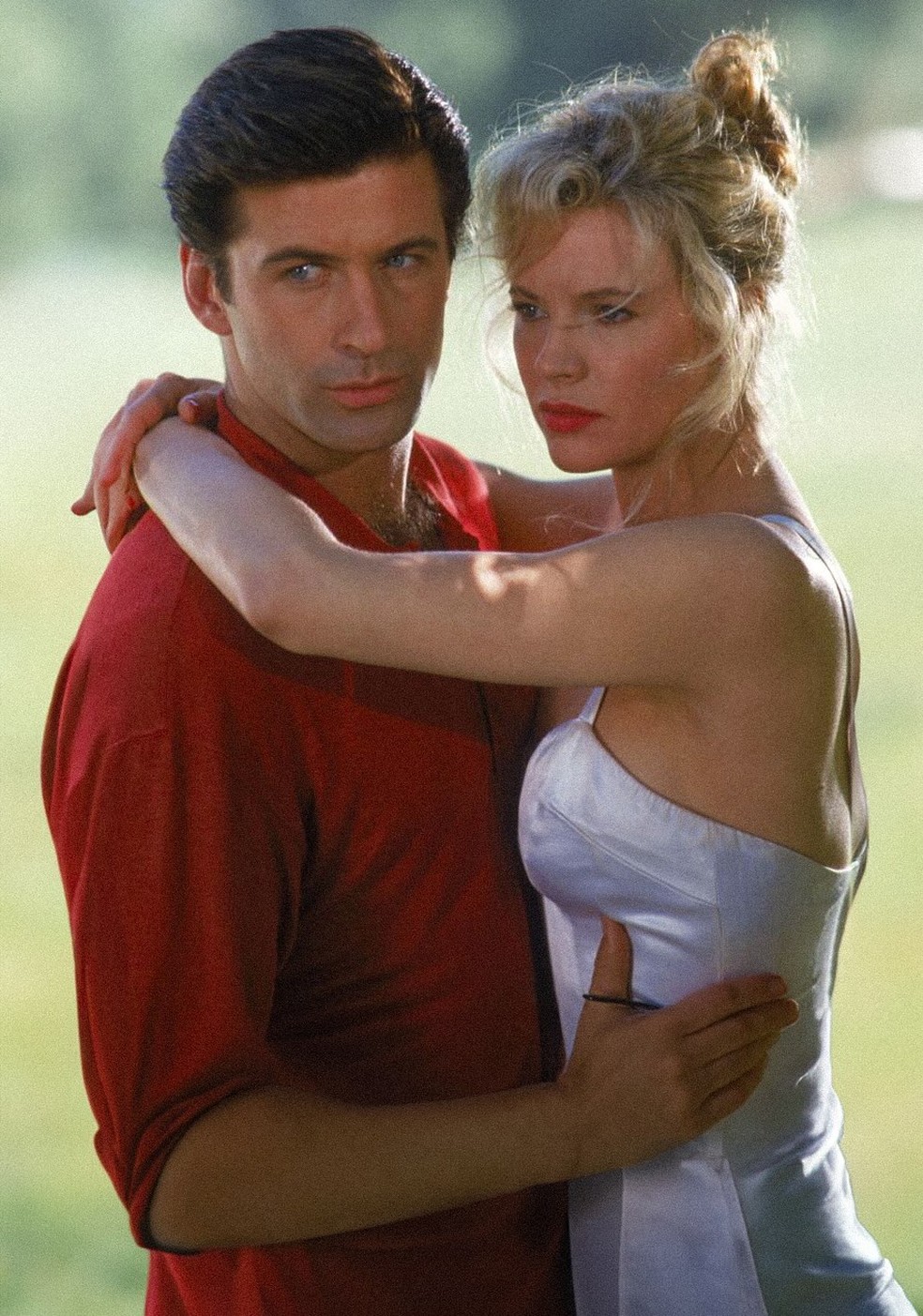 Kim Basinger e Alec Baldwin em cena de 'Uma Loira em Minha Vida' (1991); os dois foram casados de 1993 a 2002 — Foto: Divulgação