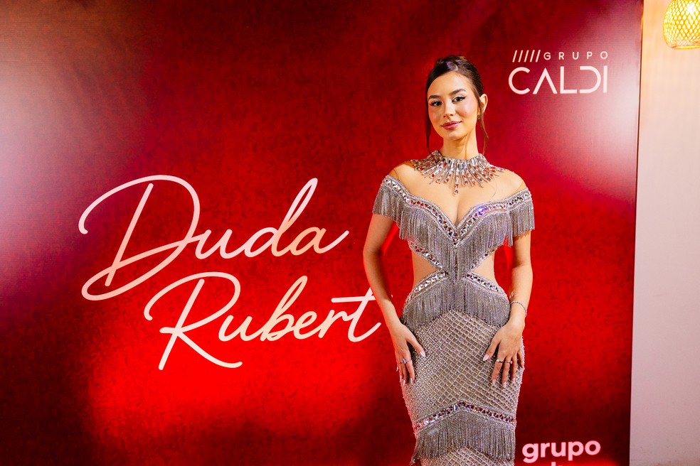 Influenciadora Duda Rubert celebra 21 anos com festa luxuosa e ...