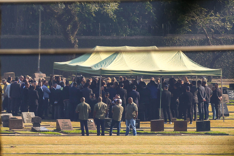 Família se despede de Silvio Santos em funeral — Foto: Brazil News