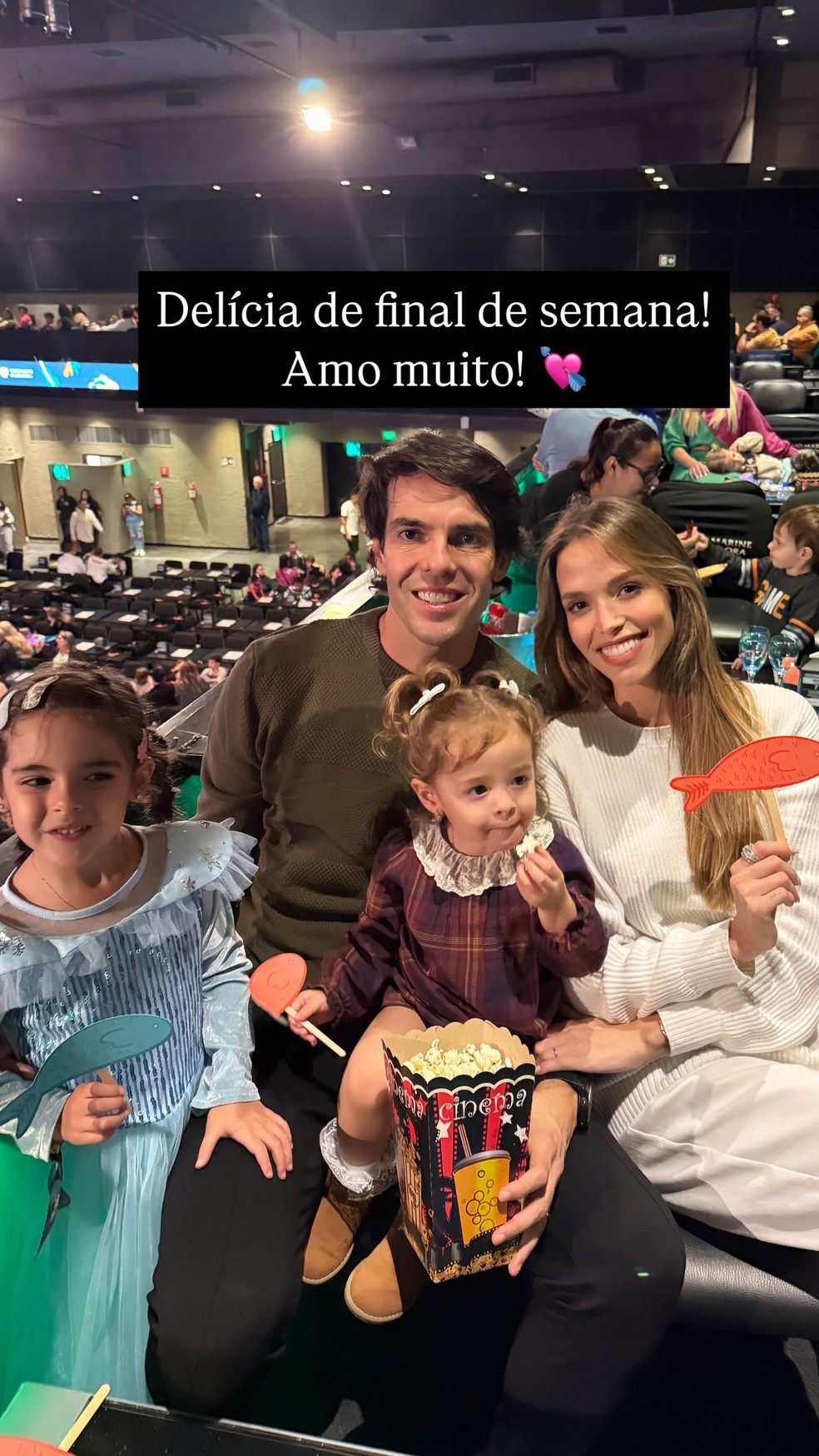 Kaká e Carol Leite curtem dia com as filhas, Esther e Sarah — Foto: Reprodução/Instagram