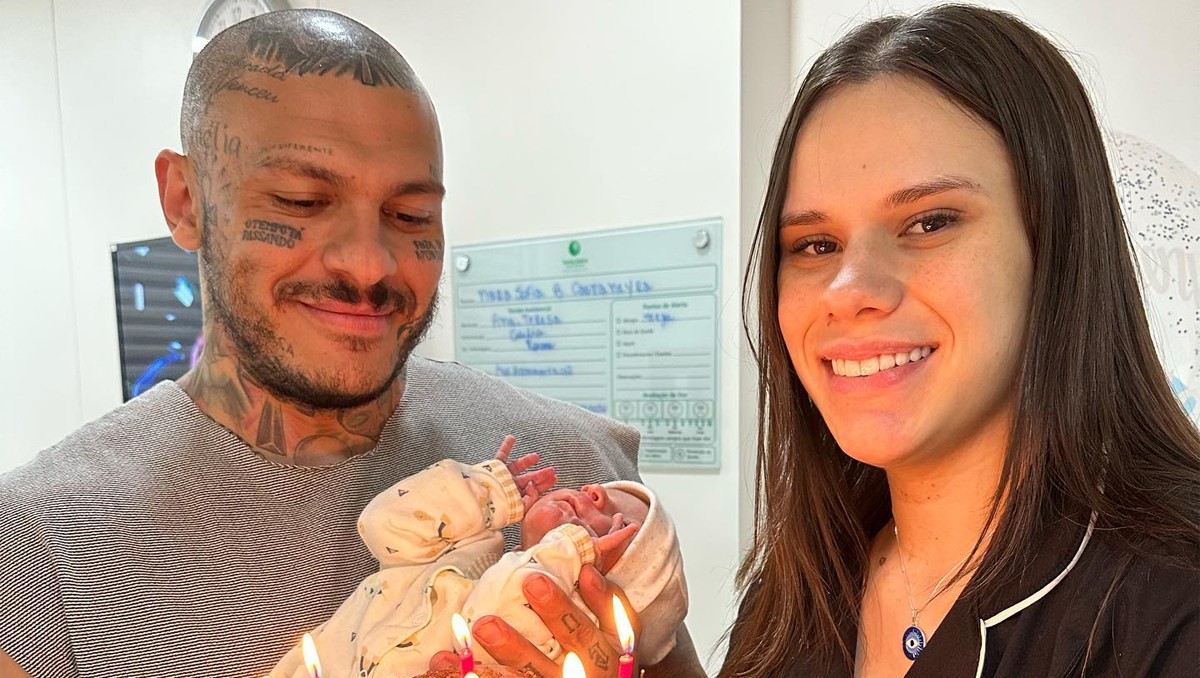 Toguro posta primeira foto com o filho e namorada ao comemorar aniversário