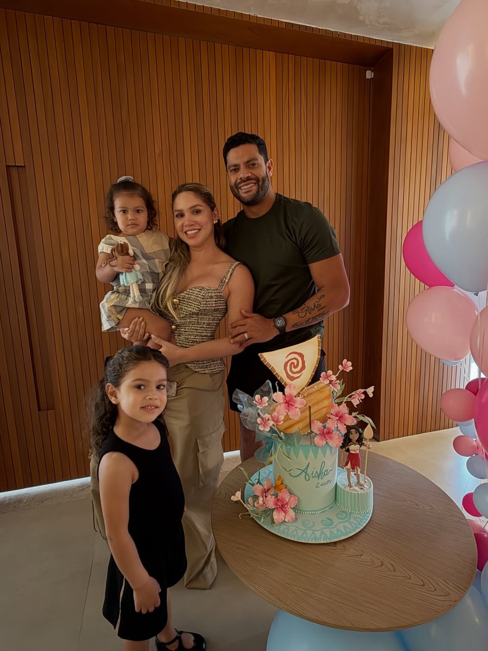 Hulk e Camila Ângelo comemoram os 2 anos da caçula, Aisha — Foto: Reprodução/Instagram