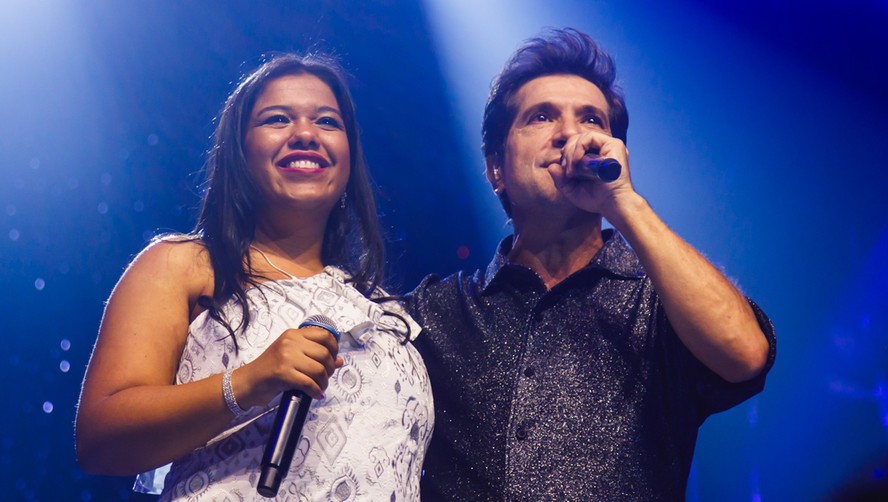 Daniel faz dueto com Jéssica, filha de João Paulo, em seu show em SP