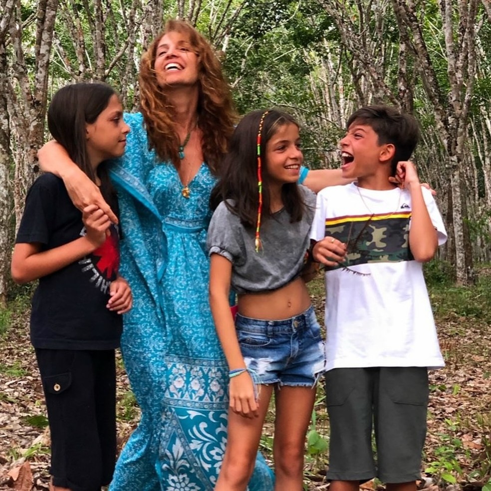 Poliana Abritta comemora aniversário de 18 anos dos filhos, Guido, José e Manuela — Foto: Reprodução / Instagram